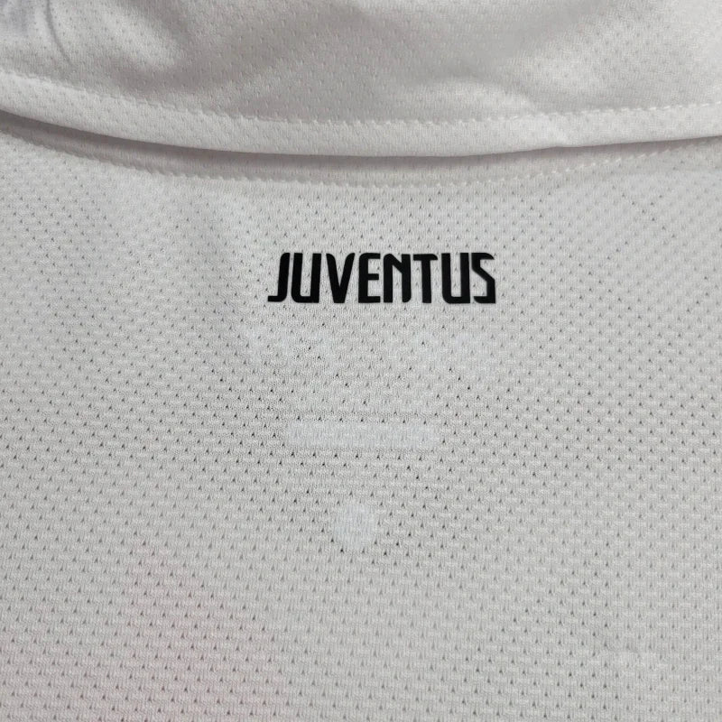 2010-2011 Retro Juventus Away Jersey - Image 5