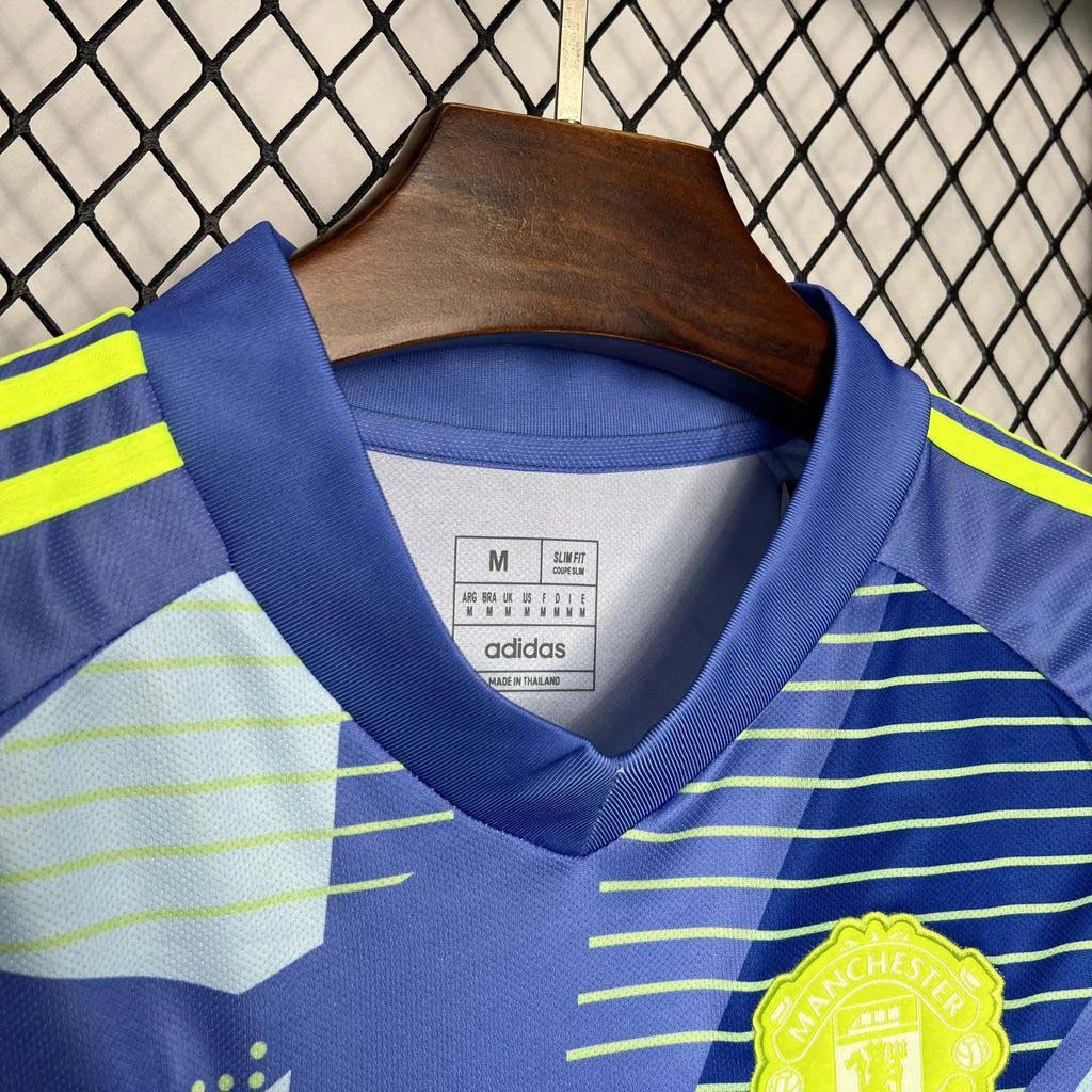 2024/2025 Manchester United Goalkeeper Home - Image 2