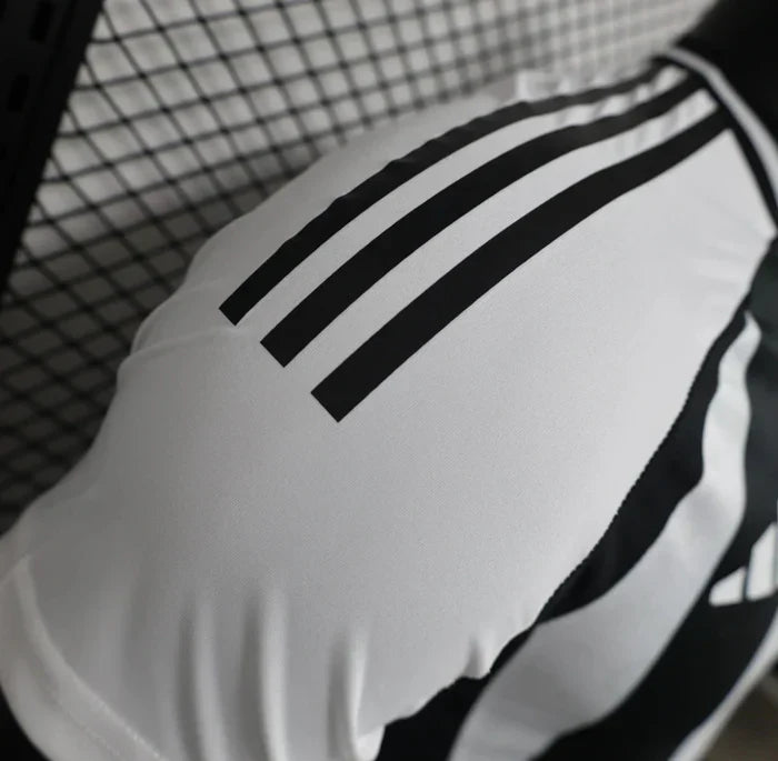 Juventus 2024/2025 Home Kit - Image 5