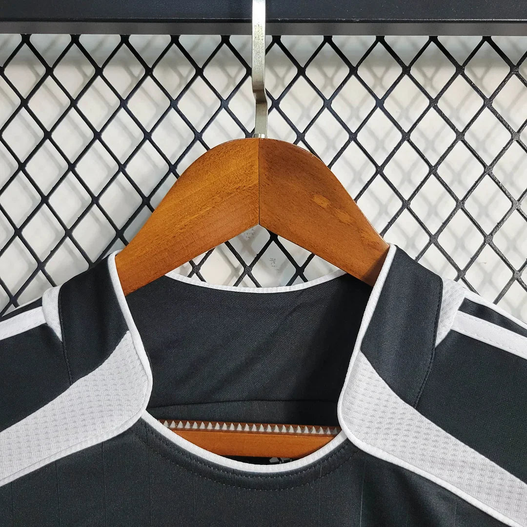 2006/2007 Retro Real Madrid Away Jersey - Image 7