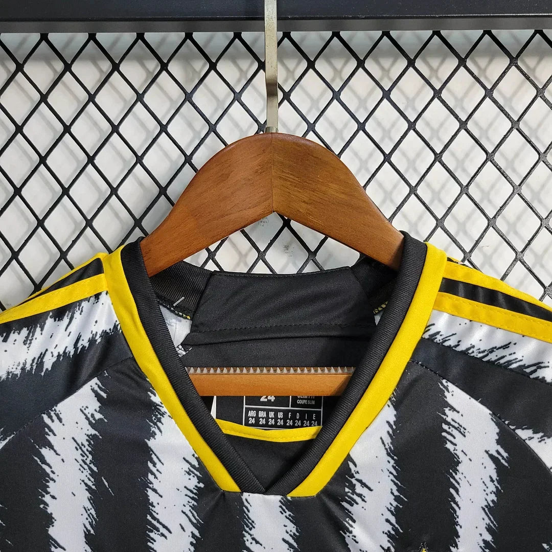 2023/2024 Juventus Home Kids Size - Image 5